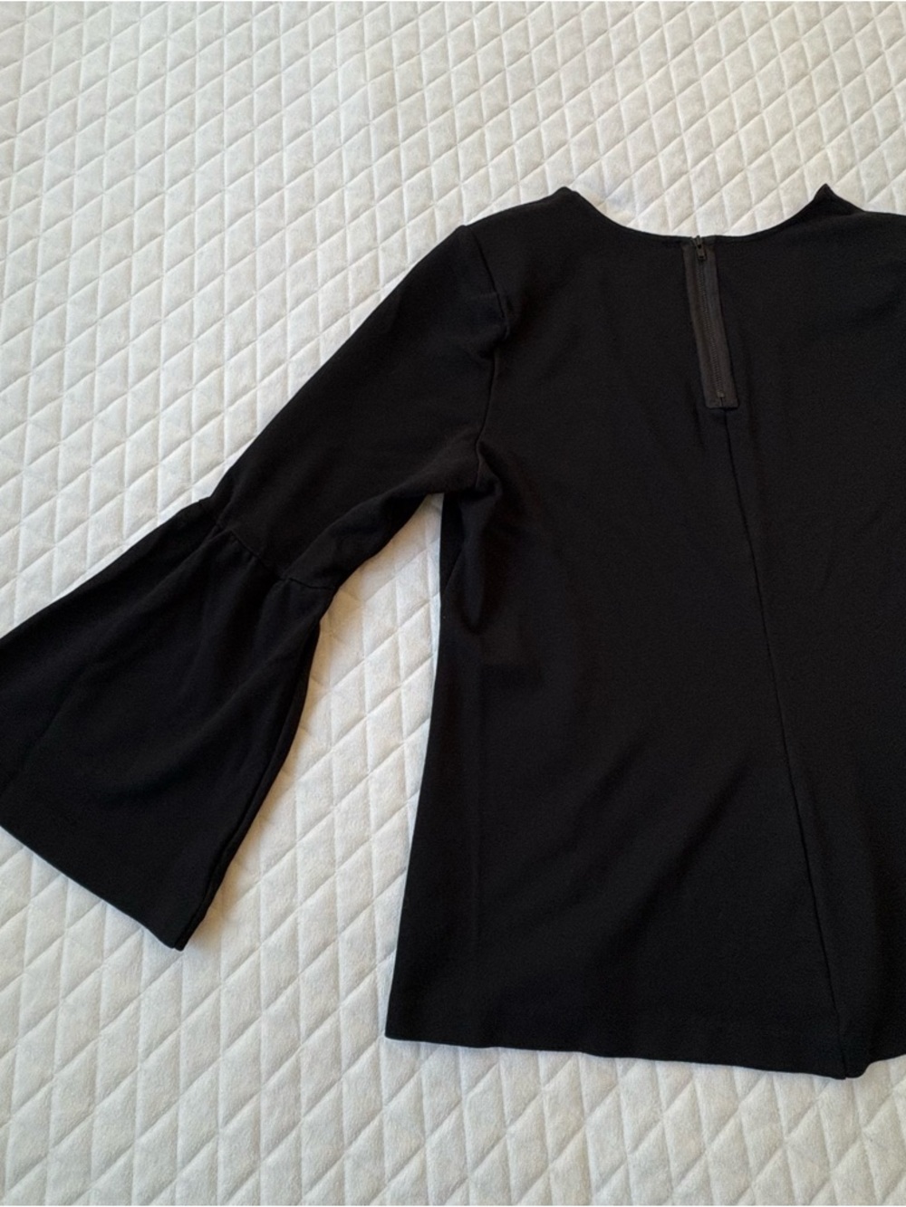 Cabi Boho Top Its A Party Ponte Long Flare Bell Sleeve Blouse Black Size Large - Picture 15 of 15